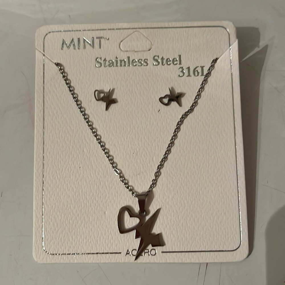 Heart beat necklace and earring set